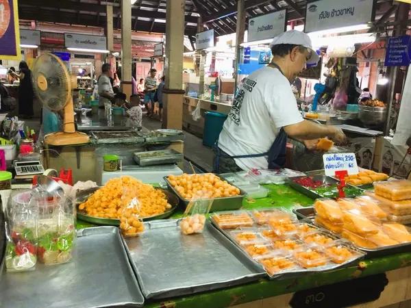 Bangkok temples & street food — photograph 5